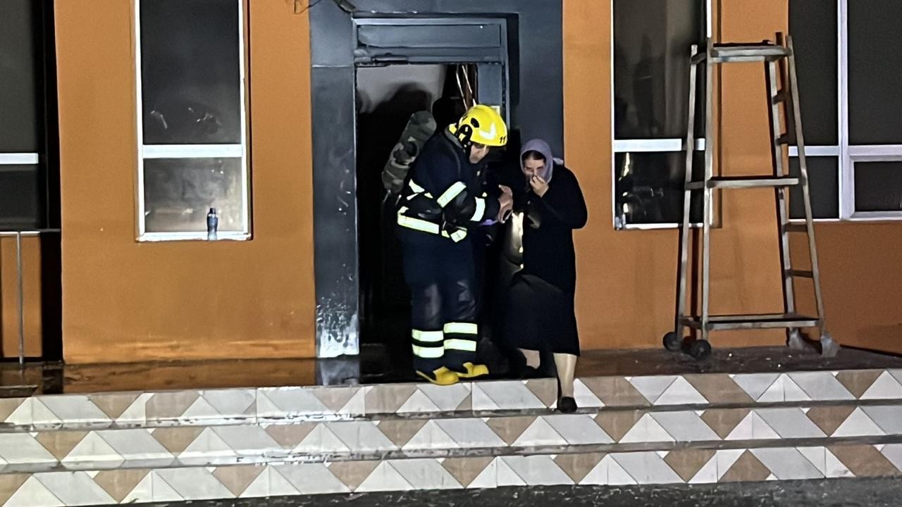 Yasamaldakı yanğında üç nəfər ölüb, 20 nəfər zəhərlənib - YENİLƏNİB (FOTOLAR/VİDEO)